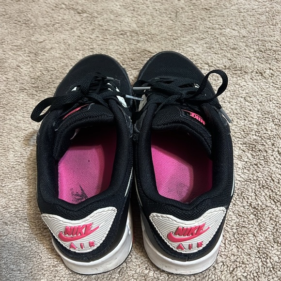 Womens Nikes - Picture 5 of 5